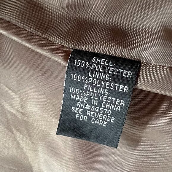 NWOT Women's Sleek Camo Puffer Vest Square Pockets Gold Accents Size Small - Picture 8 of 8